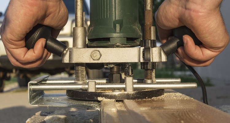 How to Plunge Cut With a Hand Wood Router -plunge cut, hand wood router, bit, router, straight bit