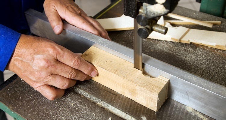 How to Use a Bandsaw
