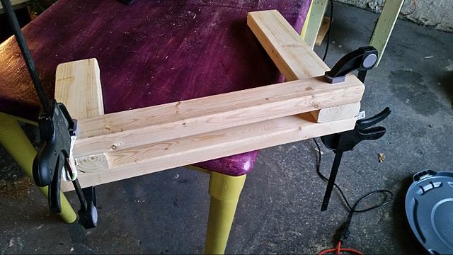 wood clamping using wood glue
